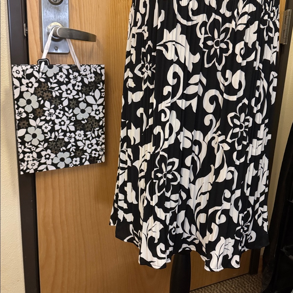 CHICO’S BLACK LABEL flawless midi floral, boho design dress. Size Women’s 4. - Picture 4 of 15